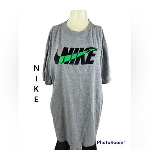 Men’s Nike graphic tshirt 💫
